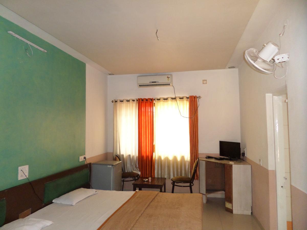 Hotel Ayodhya Nashik Eksteriør billede