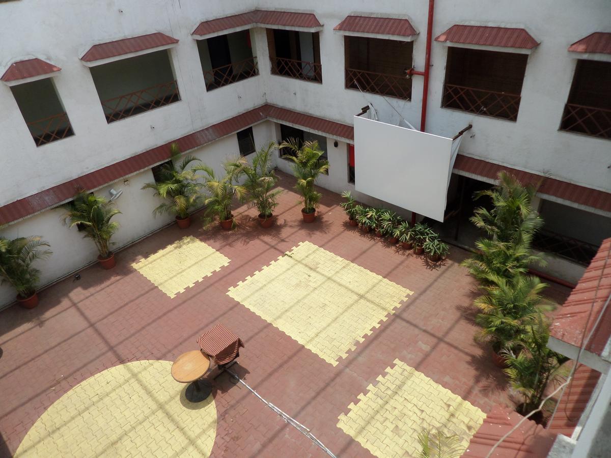 Hotel Ayodhya Nashik Eksteriør billede
